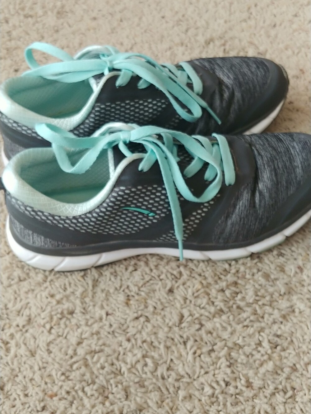 L.A. Gear Women's Black and Mint Athletic Sneakers